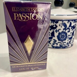 NWT Elizabeth Taylor’s PASSION EAU de Toilette Spray Vaporisateur Perfume 1.5 Fl